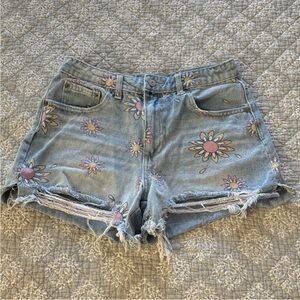 Flower Design Distressed Jean Shorts No Boundaries